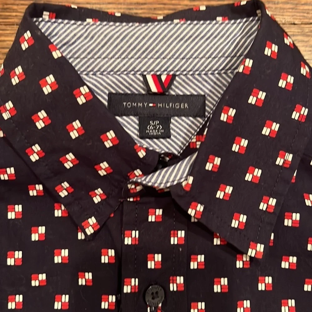 Tommy Hilfiger Boys Button Down Shirt Size 6/7 NWT